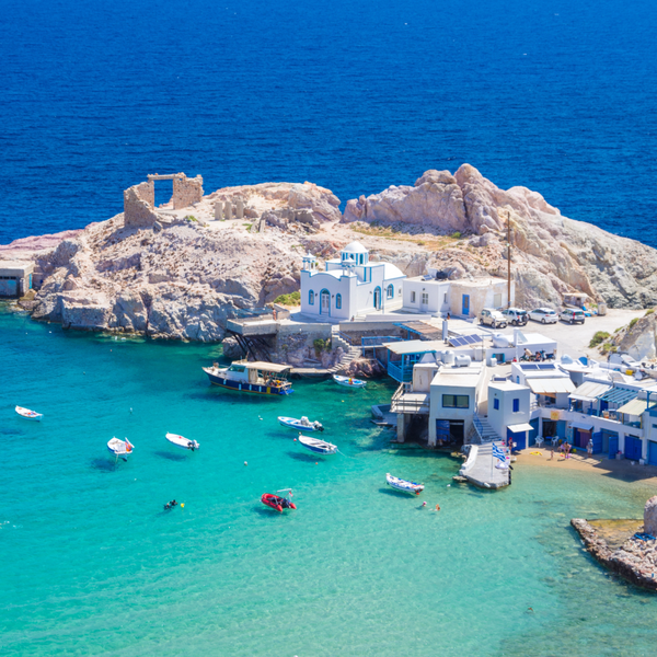 Ημι-ιδιωτική εκδρομή με σκάφος στο Μήλο – Κλεφτίκο, Σαρακίνικο & Πολιέγος