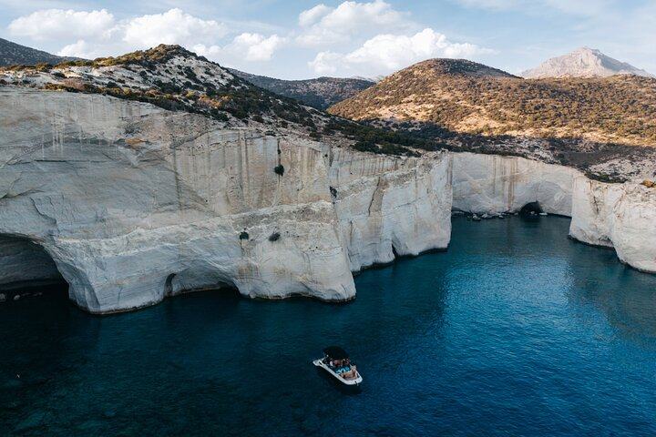 Ημι-ιδιωτική εκδρομή με σκάφος στο Μήλο – Κλεφτίκο, Σαρακίνικο & Πολιέγος