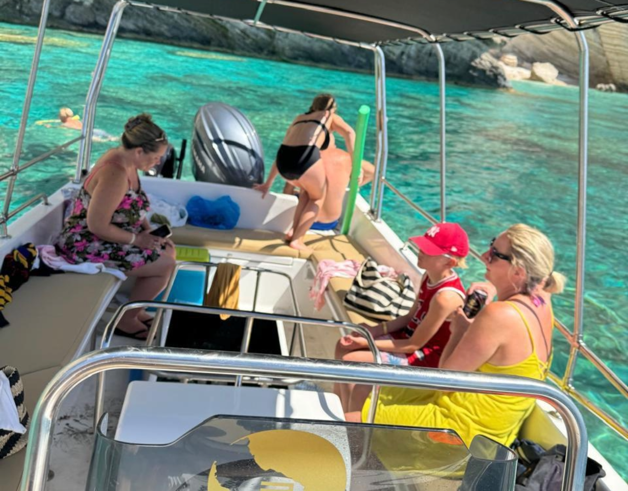 扎金索斯岛西海岸游船之旅：探访沉船海滩、米齐特雷斯及观赏海龟